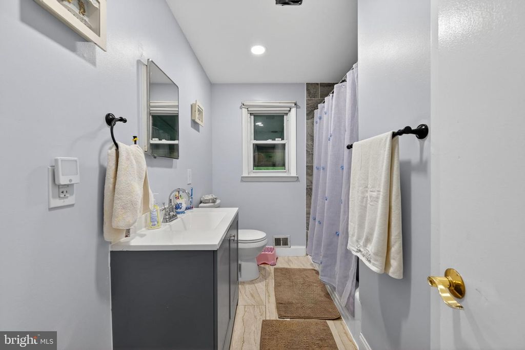 Image 20 of property listing at 5809 PARK RD, Baltimore, MD 21225