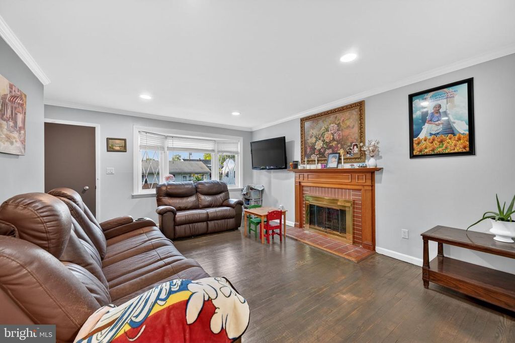 Image 22 of property listing at 5809 PARK RD, Baltimore, MD 21225