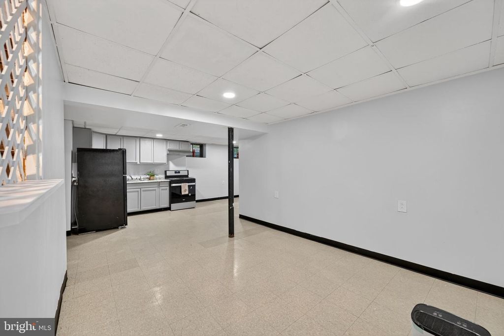 Image 23 of property listing at 5809 PARK RD, Baltimore, MD 21225