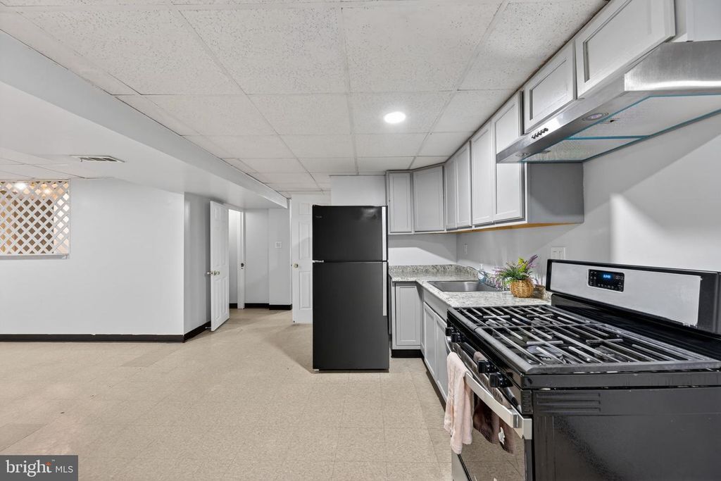 Image 24 of property listing at 5809 PARK RD, Baltimore, MD 21225