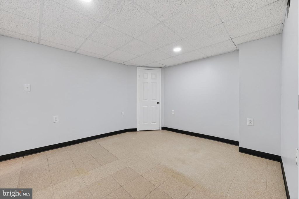 Image 27 of property listing at 5809 PARK RD, Baltimore, MD 21225