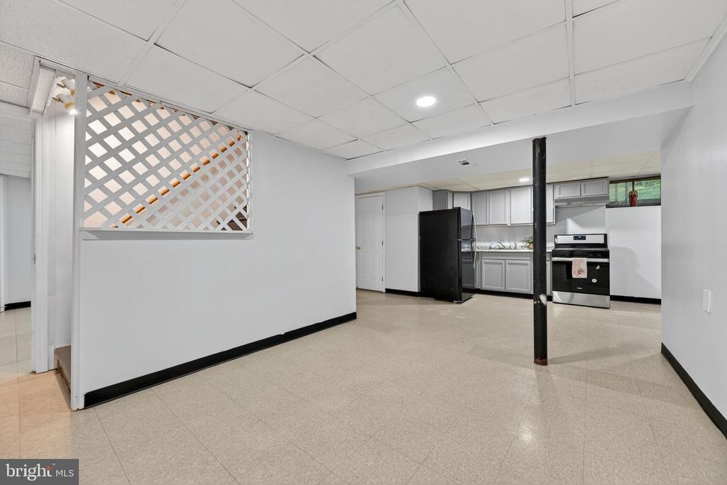 Image 29 of property listing at 5809 PARK RD, Baltimore, MD 21225