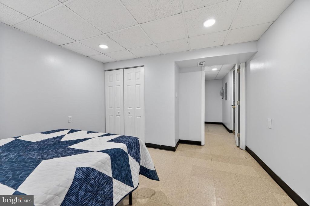 Image 31 of property listing at 5809 PARK RD, Baltimore, MD 21225