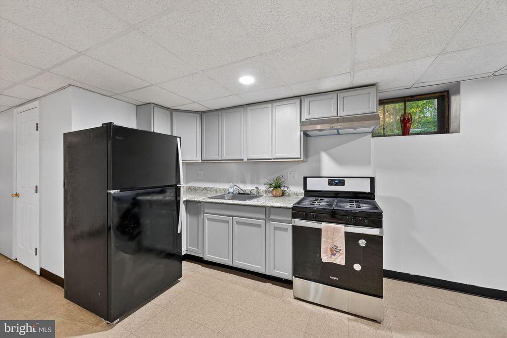 Image 32 of property listing at 5809 PARK RD, Baltimore, MD 21225