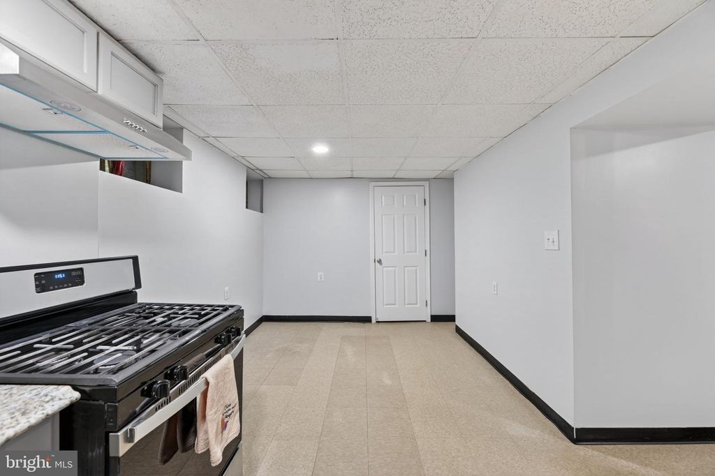 Image 33 of property listing at 5809 PARK RD, Baltimore, MD 21225