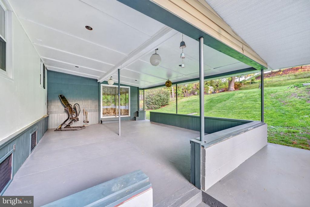 Image 37 of property listing at 5809 PARK RD, Baltimore, MD 21225