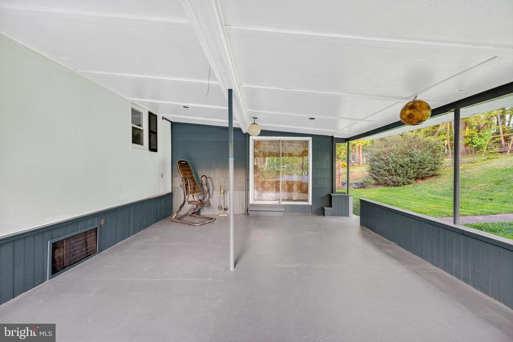 Image 38 of property listing at 5809 PARK RD, Baltimore, MD 21225