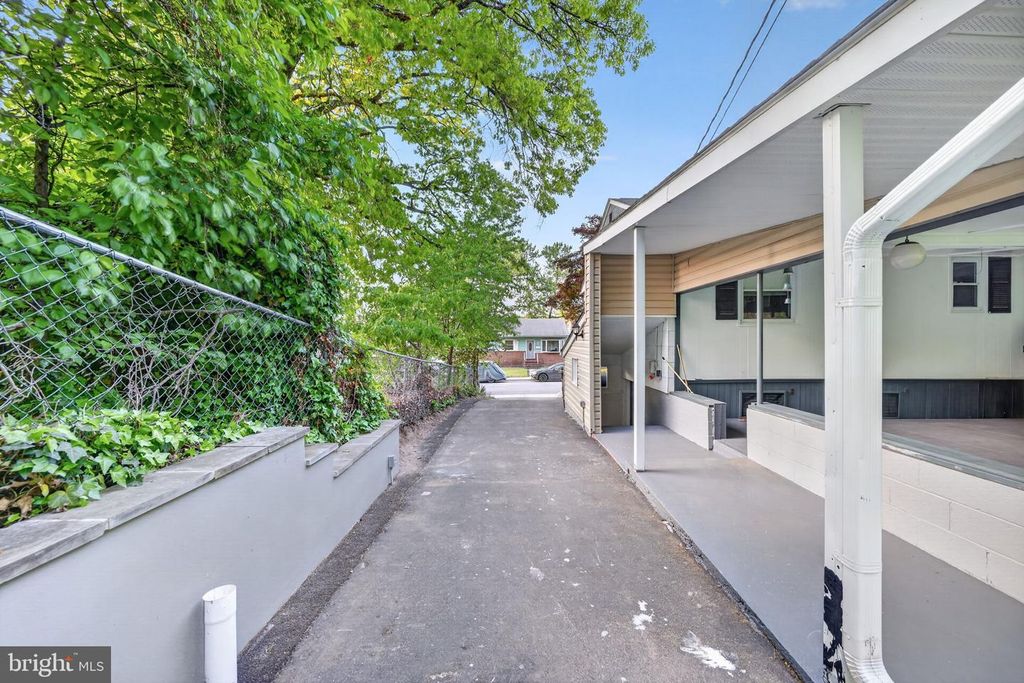 Image 39 of property listing at 5809 PARK RD, Baltimore, MD 21225