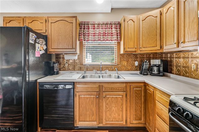 616 N James Street, East Palestine, OH 44413