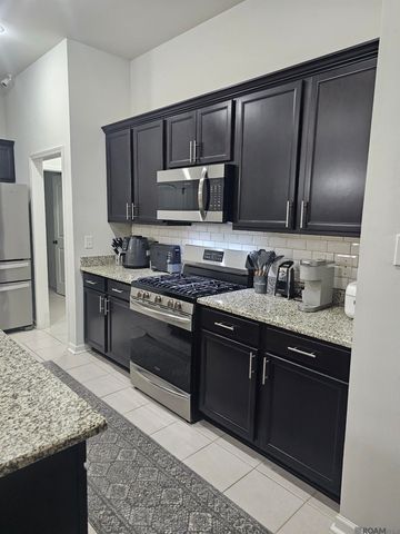 7961 Brown Hickory Ave, Baton Rouge, LA 70820