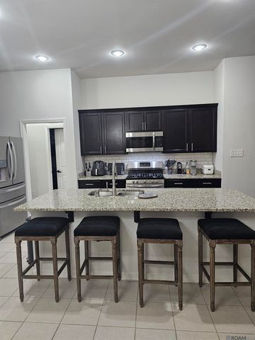 7961 Brown Hickory Ave, Baton Rouge, LA 70820