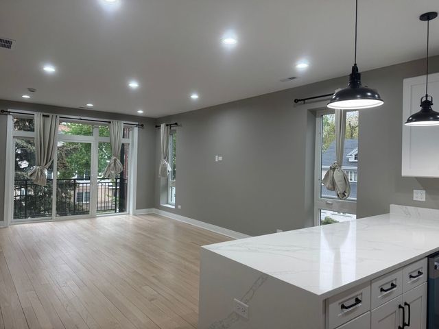 7428 N Rogers Avenue 2E, Chicago, IL 60626