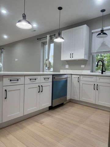 7428 N Rogers Avenue 2E, Chicago, IL 60626