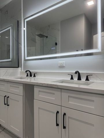 7428 N Rogers Avenue 2E, Chicago, IL 60626