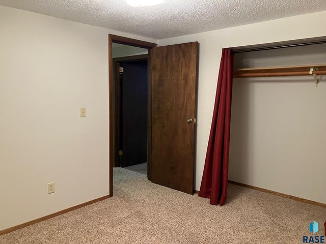 6512 W Essex Dr Drive, Sioux Falls, SD 57106