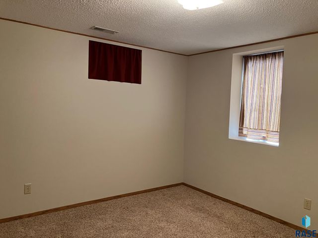 6512 W Essex Dr Drive, Sioux Falls, SD 57106