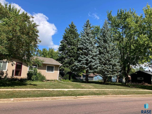 6512 W Essex Dr Drive, Sioux Falls, SD 57106