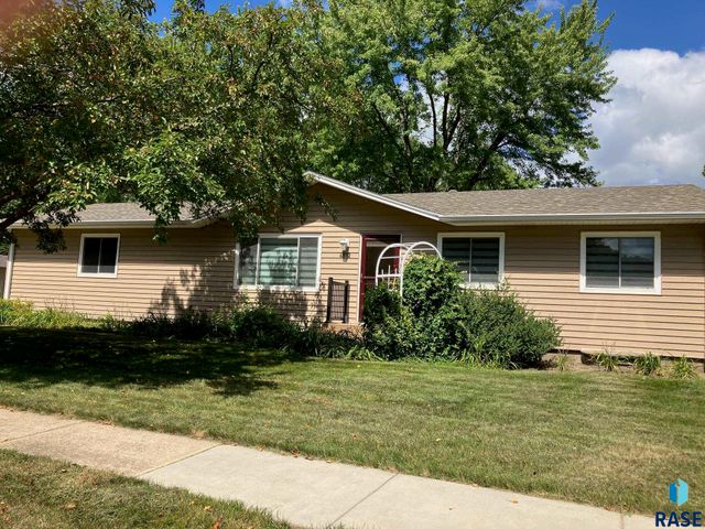 6512 W Essex Dr Drive, Sioux Falls, SD 57106