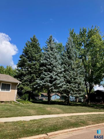 6512 W Essex Dr Drive, Sioux Falls, SD 57106