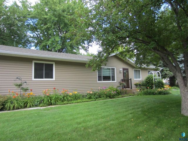 6512 W Essex Dr Drive, Sioux Falls, SD 57106