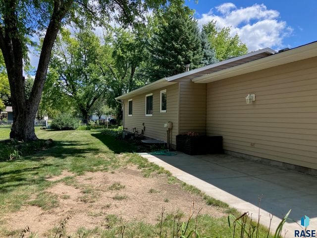 6512 W Essex Dr Drive, Sioux Falls, SD 57106