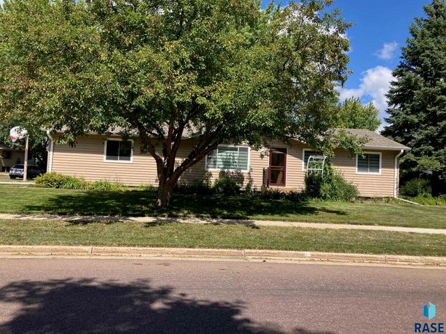 6512 W Essex Dr Drive, Sioux Falls, SD 57106