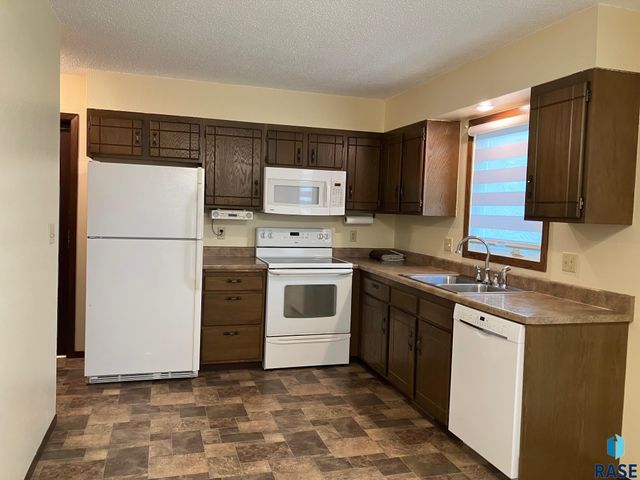 6512 W Essex Dr Drive, Sioux Falls, SD 57106