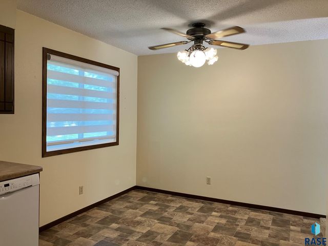 6512 W Essex Dr Drive, Sioux Falls, SD 57106