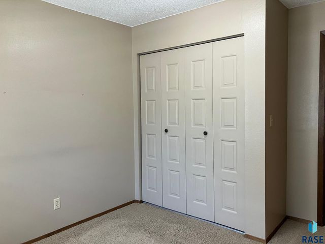 6512 W Essex Dr Drive, Sioux Falls, SD 57106