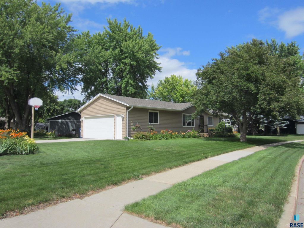 6512 W Essex Dr Drive, Sioux Falls, SD 57106
