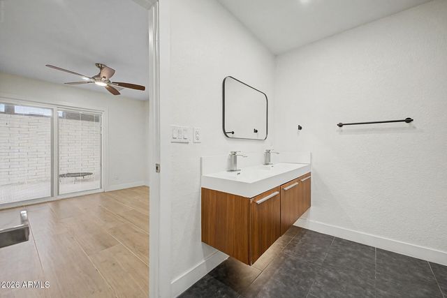 8711 E LATHAM Street, Scottsdale, AZ 85257
