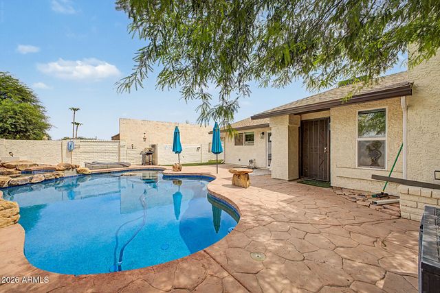 8711 E LATHAM Street, Scottsdale, AZ 85257