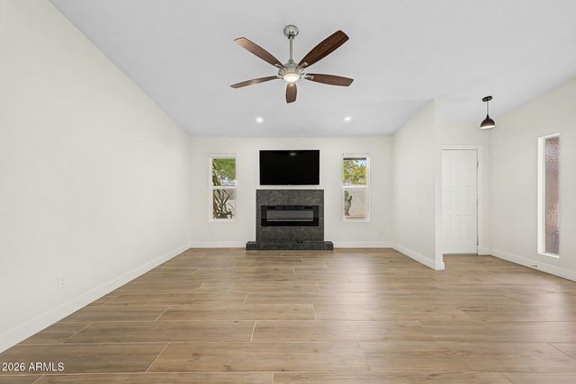 8711 E LATHAM Street, Scottsdale, AZ 85257