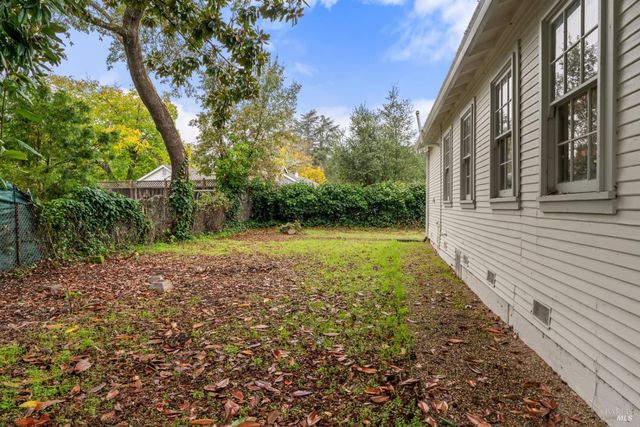 765 Center St, Sonoma, CA 95476