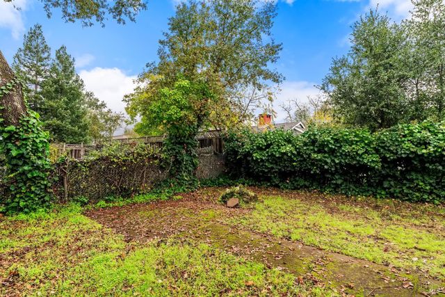 765 Center St, Sonoma, CA 95476