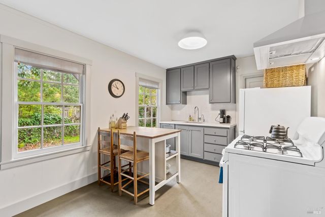 765 Center St, Sonoma, CA 95476