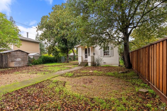 765 Center St, Sonoma, CA 95476
