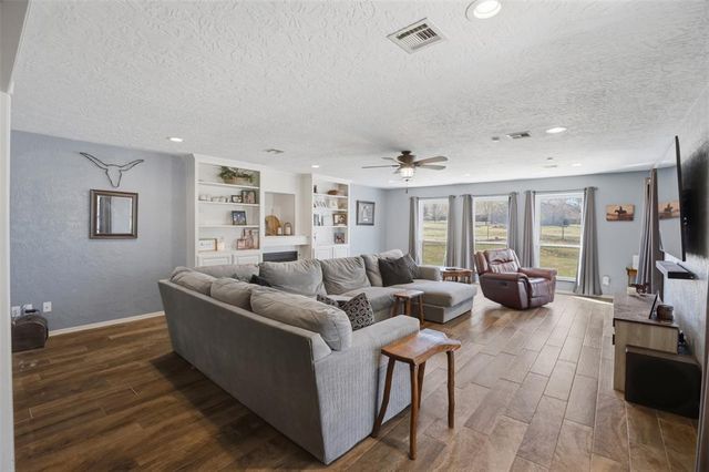 319 E Cedar Drive, Tuttle, OK 73089