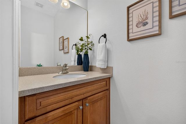 135 49TH AVENUE N, St Petersburg, FL 33703