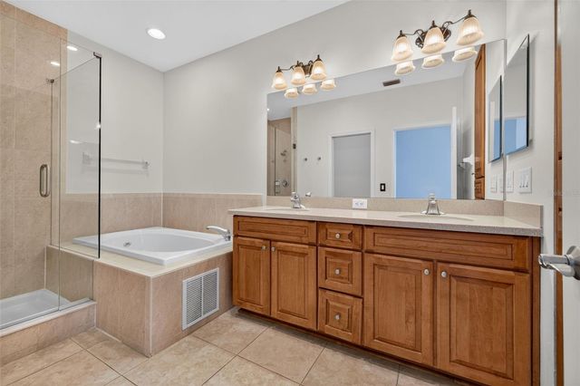 135 49TH AVENUE N, St Petersburg, FL 33703