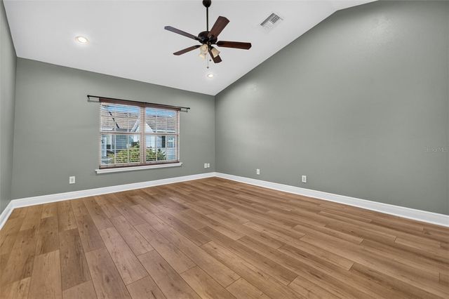 135 49TH AVENUE N, St Petersburg, FL 33703