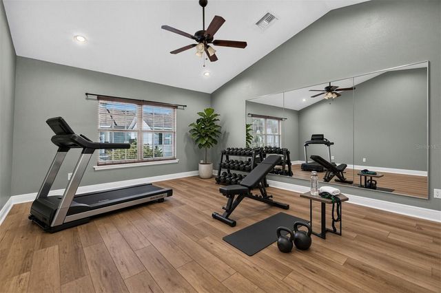 135 49TH AVENUE N, St Petersburg, FL 33703