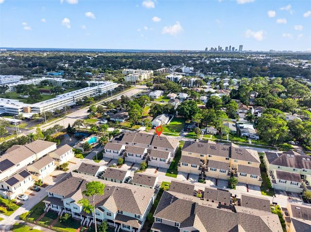 135 49TH AVENUE N, St Petersburg, FL 33703
