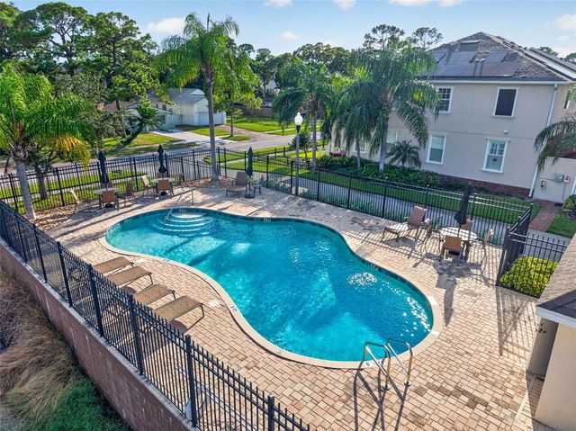 135 49TH AVENUE N, St Petersburg, FL 33703