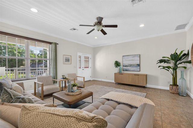 135 49TH AVENUE N, St Petersburg, FL 33703