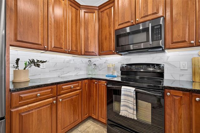 135 49TH AVENUE N, St Petersburg, FL 33703