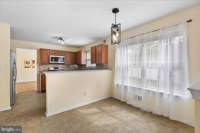 27 BLOSSOM DR, Ewing Twp, NJ 08638