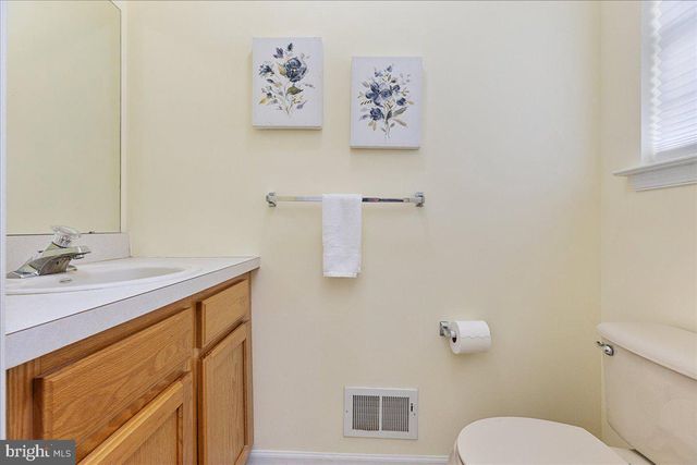 27 BLOSSOM DR, Ewing Twp, NJ 08638