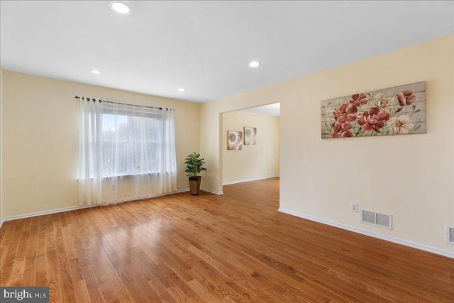 27 BLOSSOM DR, Ewing Twp, NJ 08638