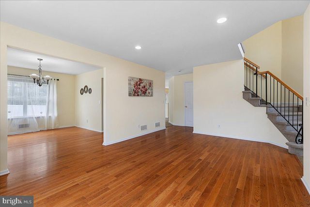 27 BLOSSOM DR, Ewing Twp, NJ 08638